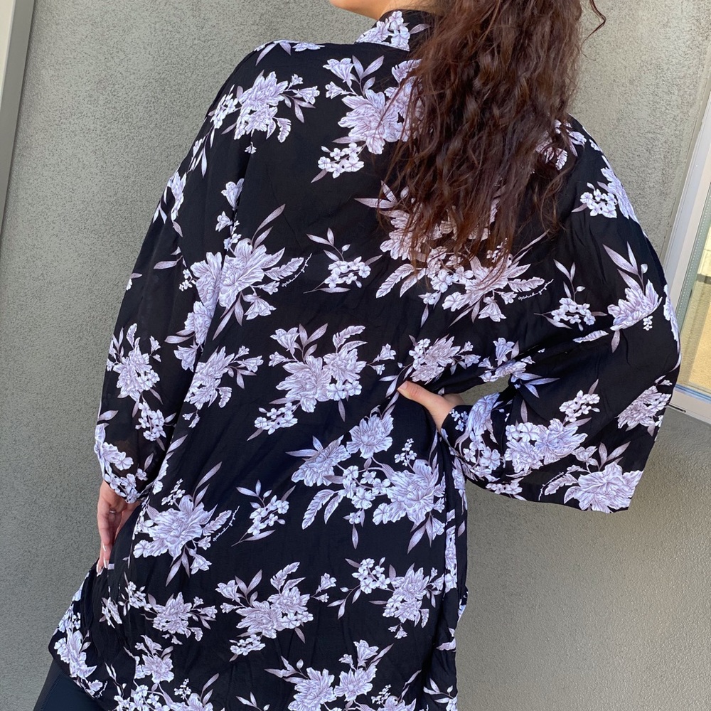Floral kimono robe - Picture 3 of 9